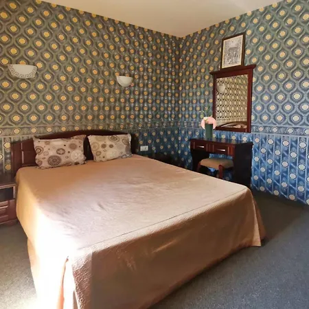 Twins Palace Святые Константин и Елена