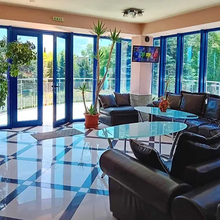 Twins Palace Святые Константин и Елена