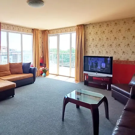 Апарт-отель Twins Palace 3*