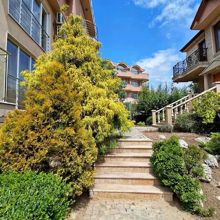 Twins Palace Апарт-отель