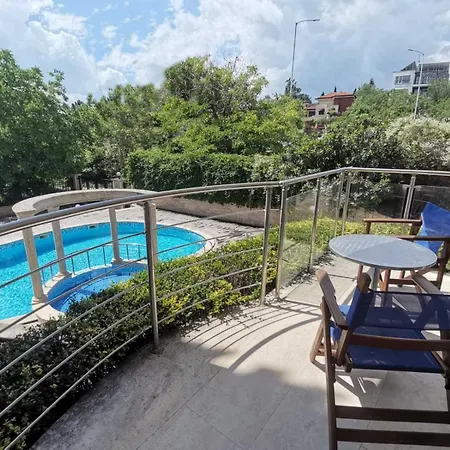 Apartahotel Twins Palace 3*