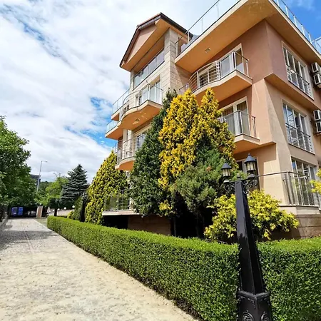 Aparthotel Twins Palace Saints Constantine and Helena