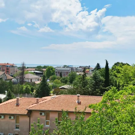 Twins Palace Aparthotel 3*