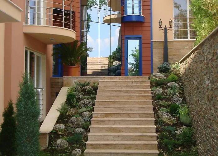 Twins Palace Appart hôtel St Constantin et Helena