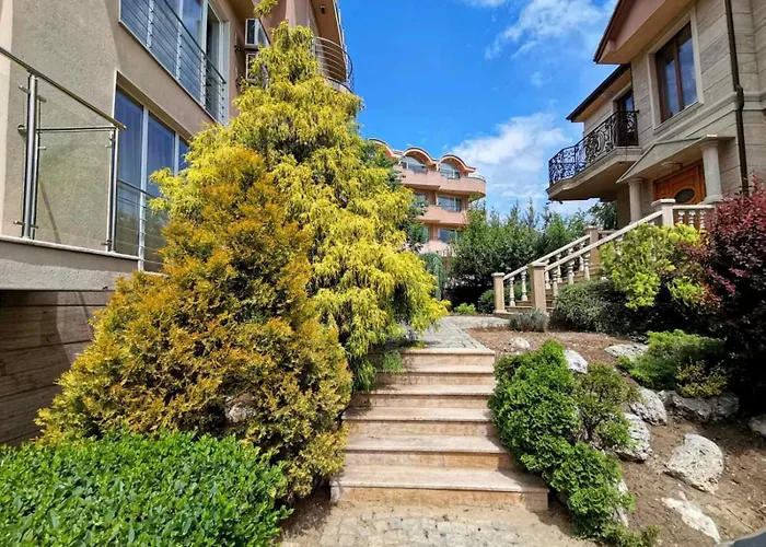 Twins Palace Aparthotel