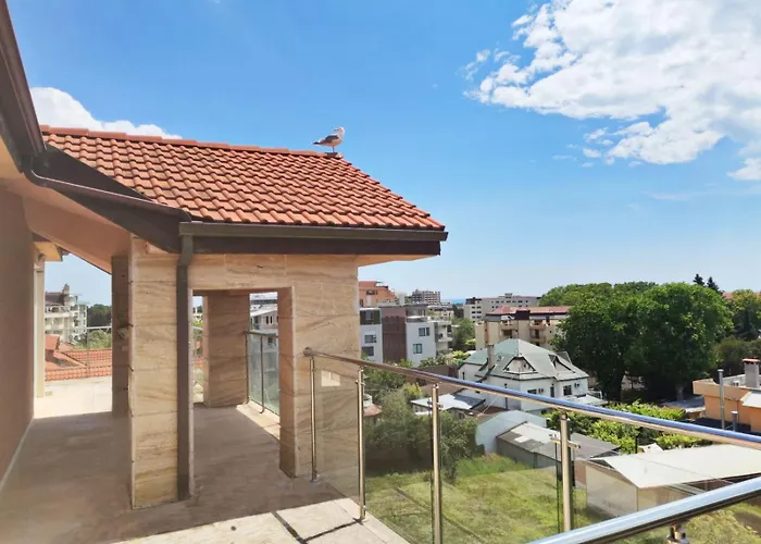 Twins Palace Aparthotel 3*